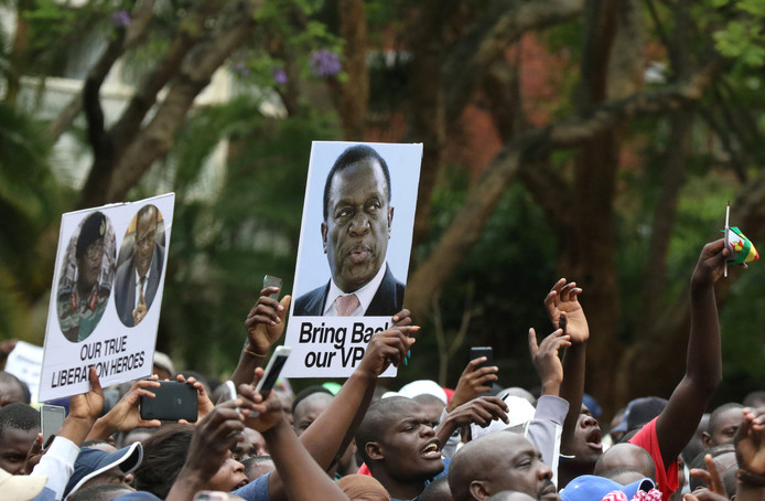 Demonstranten in Harare willen de terugkeer van 'onze vicepresident', Emmerson Mnangagwa.