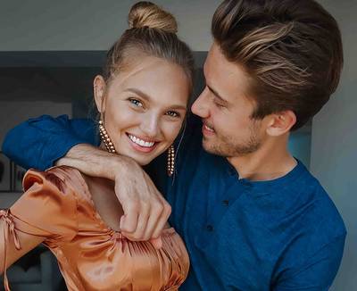 Romee Strijd na tien jaar nog smoorverliefd op Laurens: ‘Dit verandert nooit’