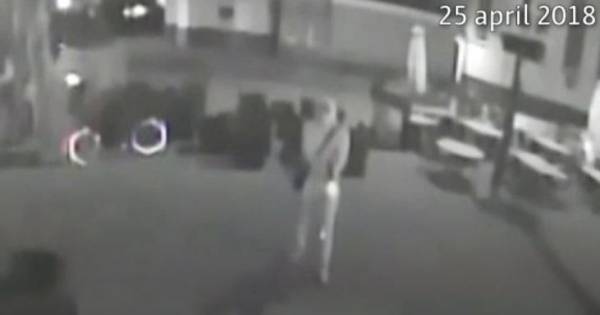 Er zijn bij de politie dertig tips binnengekomen die mogelijk kunnen helpen om de aanslagen op café Het Dak van de Markt in Veenendaal op te lossen.