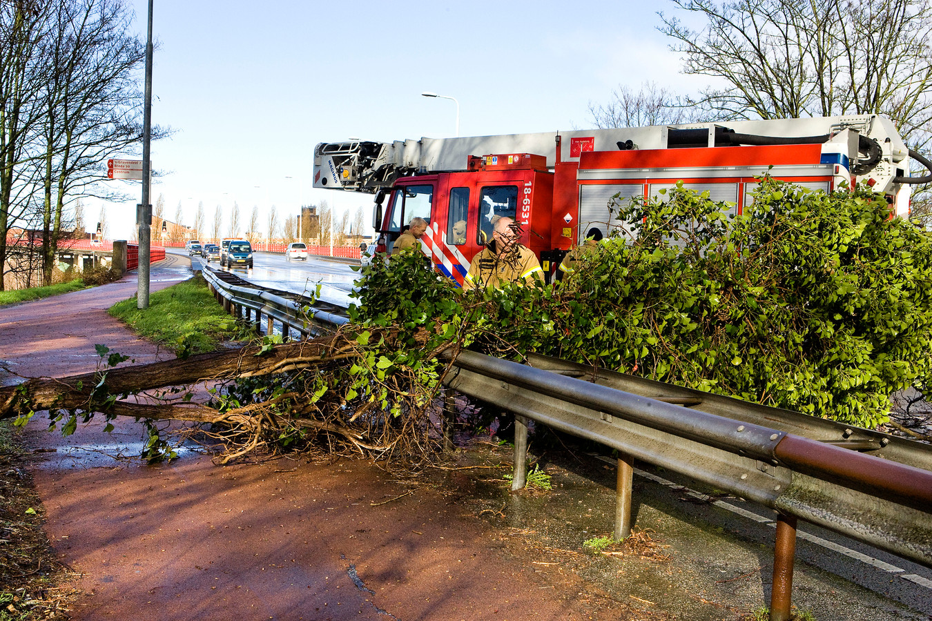 Code oranje in de regio vanwege zeer zware windstoten ...