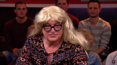 Derksen na grap met pruik: 'Laat RTL met vingers van Voetbal Inside afblijven'