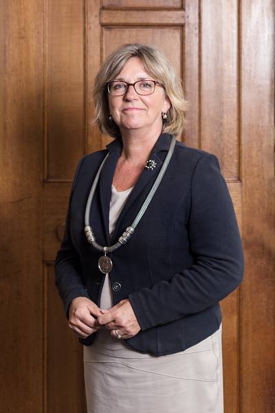 Gemeenteraad Hof van Twente gaat online: vergaderen vanuit huis via video