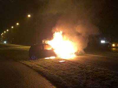 Politie pakt beschonken bestuurder die brandende auto achterliet in Wijchen