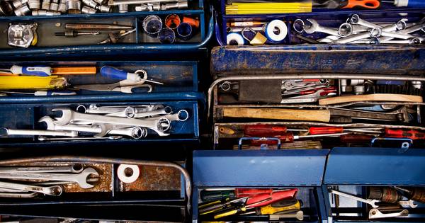 Slachtoffer auto-inbraak rijdt achter dief aan en helpt met aanhouding in Tholen - BN DeStem