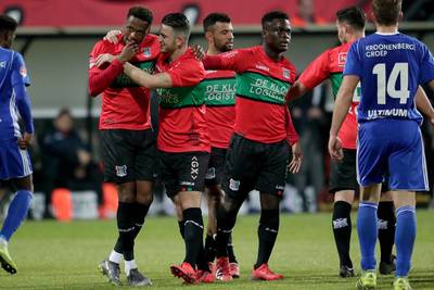 NEC laat geen spaan heel van Almere City