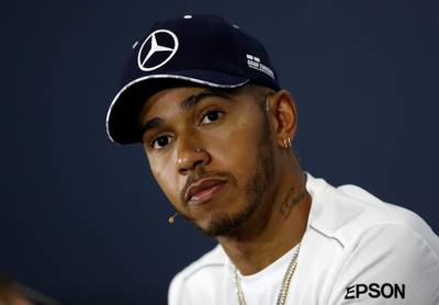 Hamilton spoort concurrent Ferrari aan: ‘Schiet een beetje op’