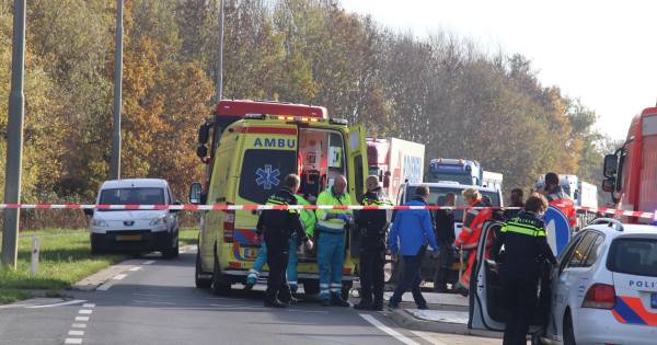 Fietsster zwaargewond na aanrijding in Rossum, automobilist belandt na doorrijden in Tielse cel