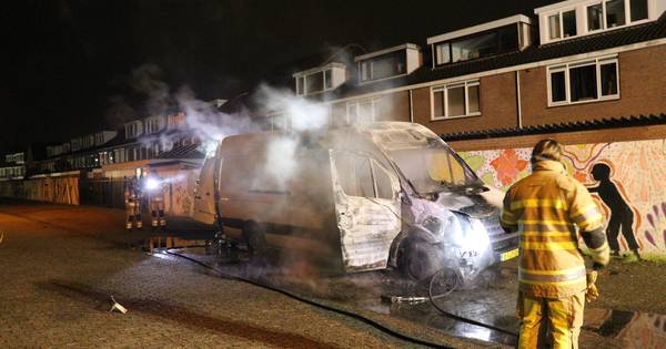 Bestelbus in Utrecht in brand gestoken