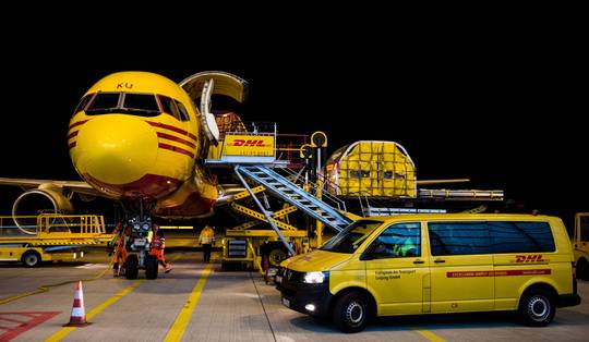Drone met mogelijk springstof gevonden bij Oekraïens vliegtuig in Leipzig, DHL-vliegtuig moet later noodlanding maken na botsing met ‘object’