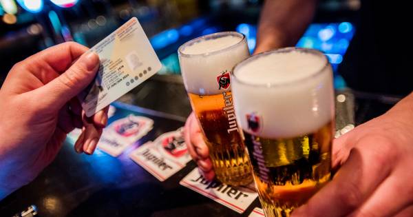 Ook Café Roots in Westerhaar beboet na schenken aan loktiener - Tubantia