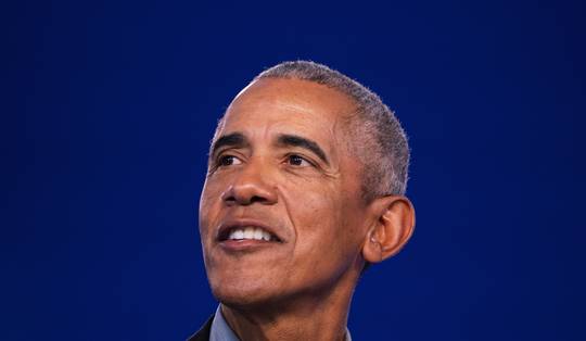Obama trekt aan de alarmbel: ‘Democraten moeten AI centraal stellen’