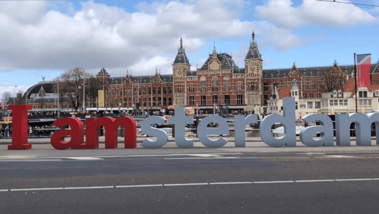 I amsterdamletters zijn terug op de telefoon Het Parool