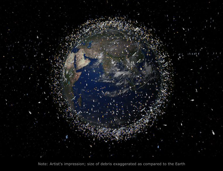 Illustratie van het aantal satellieten rond de aarde. Het formaat van de satellieten is hier overigens te groot afgebeeld in verhouding tot de afmetingen van de aardbol. 
