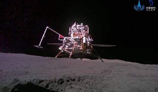 Chinese ruimtemissie Chang’e-6 levert dinsdag maanstenen af op aarde