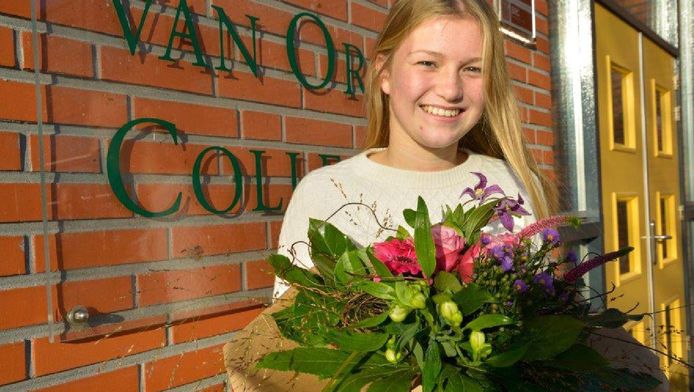 Sanne 16 Verslaat Beau Bij Sollicitatie En Mag Op Reis