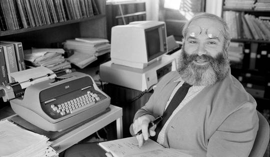 Tien jaar na zijn dood valt neuroloog Oliver Sacks van zijn voetstuk: ‘Ik voel mij bedrogen. Wat hij deed, was misleidend’