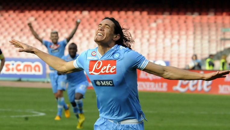 Cavani Houdt Napoli In Spoor Van Juventus De Morgen