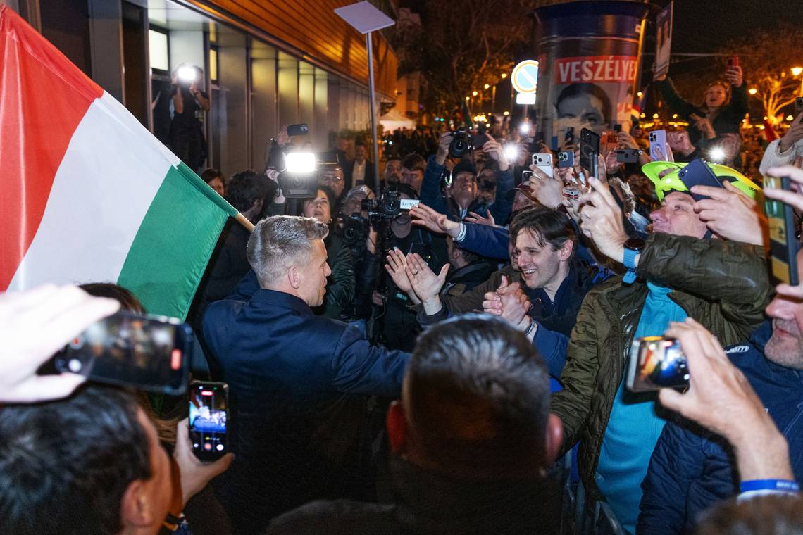Boedapest verandert op verkiezingsavond in één groot feest na ongekende nederlaag Orbán