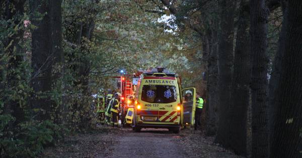 Twee personen lichtgewond door brand op boot in Rekken