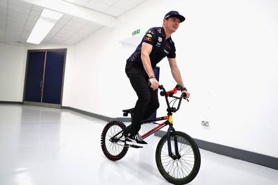 Teambazen zetten Max Verstappen op twee