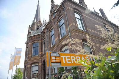 Etalages vol kunst tijdens kunstroute Ulvenhout