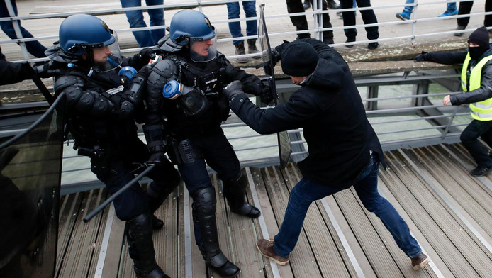 Le Gilet Jaune Boxeur Placé En Détention Dans Lattente De