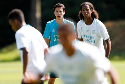 PSV ziet talentvolle Nigel Lonwijk (17) vertrekken naar Wolverhampton Wanderers