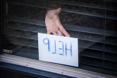 Deze briefjes hielpen overvallen echtpaar uit benarde situatie