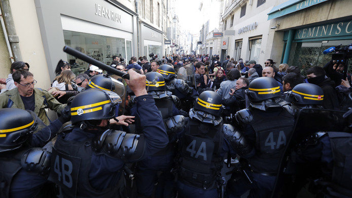 Gilets Jaunes Le Syndicat De Police En A Ras Le Bol Des