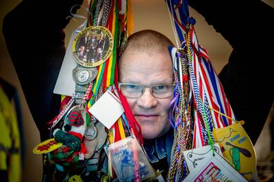 Franks duizenden onderscheidingen krijgen een echte expositie