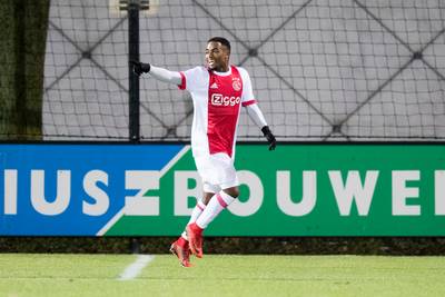 Nunnely houdt Jong Ajax in het spoor van NEC en Fortuna