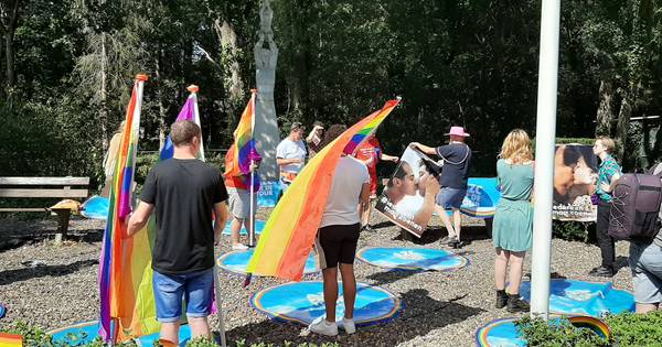 Protest bij azc in Gilze: 'Dit hoort niet in Nederland!' - Eindhovens Dagblad