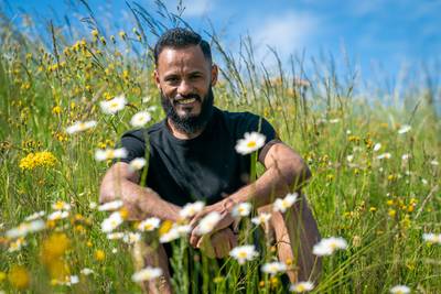 Multicultureel sprookje in de Betuwe: hoe ex-prof uit Irak voor de liefde in de Nederlandse voetbalk