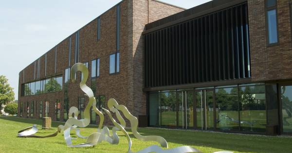 Grote schade na lekkage in gemeentehuis Dalfsen - De Stentor