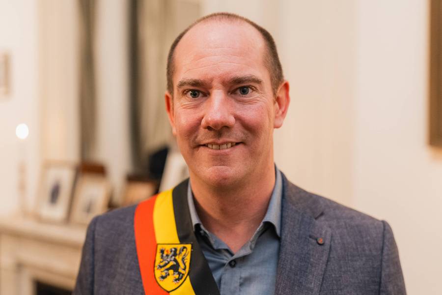 20250130 - Gent - Eedaflegging van enkele Oost-Vlaamse burgemeesters bij de Gouverneur in Gent.  Burgemeester Koenraad De Ceuninck van Maldegem tijdens de eedaflegging bij Oost-Vlaams gouverneur Carina Van Cauter.  Ambtswoning; Carina Van Cauter; Oost-Vlaanderen; burgemeester; burgemeesters; ceremonie; eedaflegging; gemeenschap; gouverneur; sjerp; toewijding; traditie; trouw; verantwoordelijkheid 20250130182421 ID/ Martin Corlazzoli / © ID/ Martin Corlazzoli