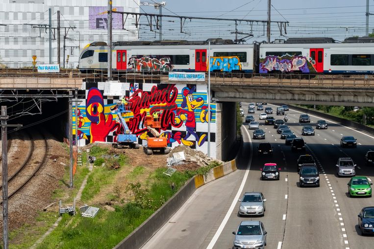 Nieuwe graffiti van Matthias Schoenaerts en co geeft kleur aan viaduct