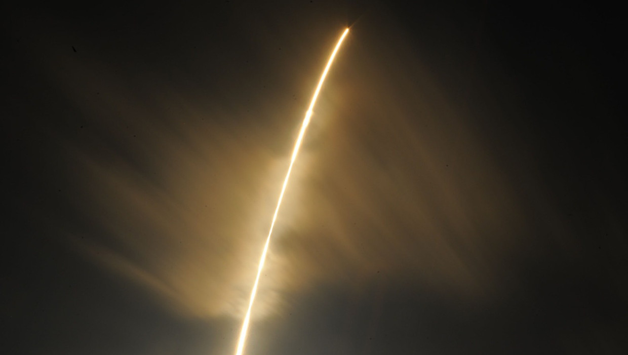Terugkeerraket Spacex Maakt Te Harde Landing Op Drijvend Platform De Morgen