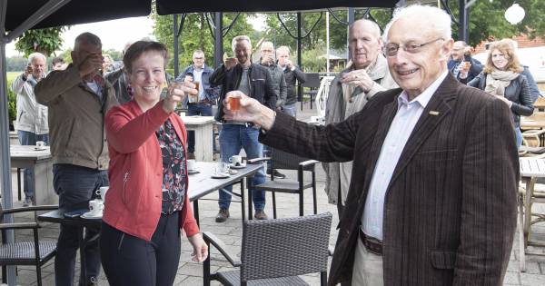 Albert (76) bedacht met de voorzitter een plannetje om toch feest te vieren in Daarle - Tubantia