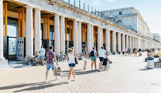 ‘Er is maar één partij die hier voordeel uit haalt’: discussie rond Thermenpaleis laait op in Oostende nu bouwtoren er niet komt