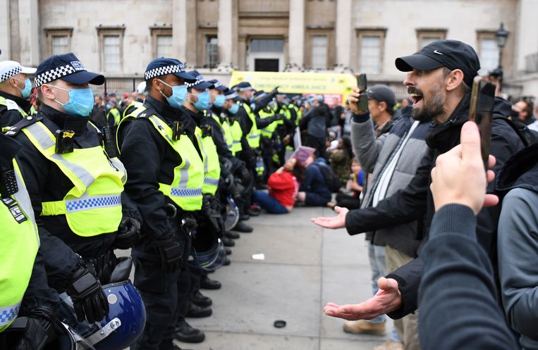 Schermutselingen tussen politie en demonstranten in Londen ...