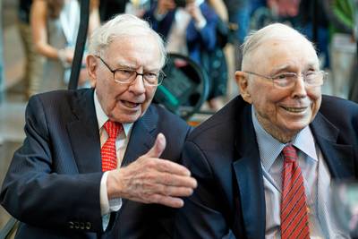 Miljardairs Buffett (88) en Munger (95) geven hints over jongere opvolgers