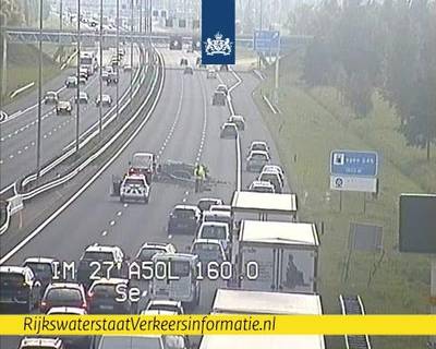 Aanhanger ligt dwars op A50 bij Heteren: file en omleiding