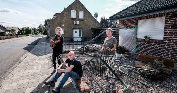 Verbijstering nadat auto met aanhanger woning ramt: 'Wat is hier aan de hand?' - BN DeStem