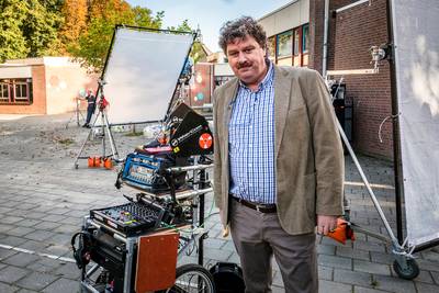 ‘Schooldirecteur Anton’ stopt met Luizenmoeder