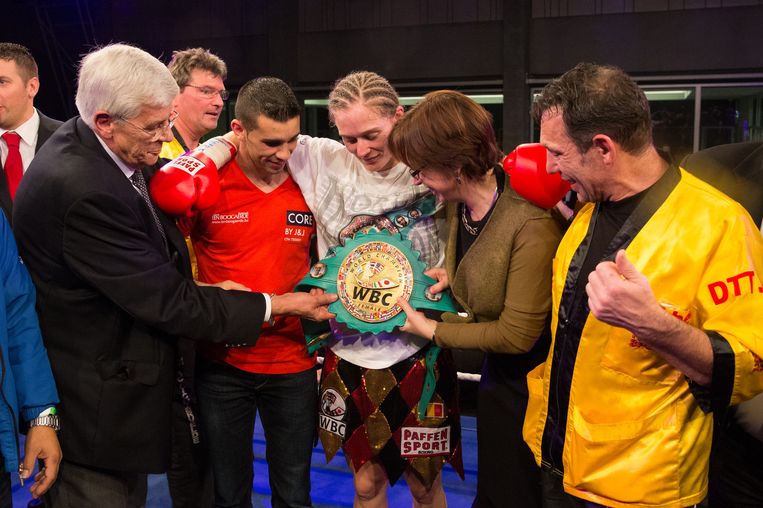 Delfine Persoon Twee Dagen Na Wereldtitel Terug Aan De