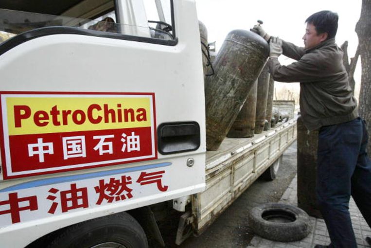 Китайский газ. PETROCHINA работники. Моторное масло китайское производство PETROCHINA.