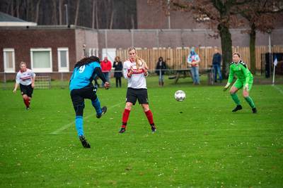 Voetballers tbs-kliniek winnen jubileumwedstrijd tegen dameselftal