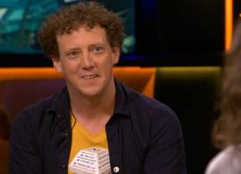 Jochem Myjer reageert emotioneel op Yolanthe: “Het ligt gevoelig”