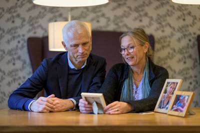 Bert en Anna verloren dochters aan hersentumor: ‘We moeten door, zonder die knappe en dappere meiden’
