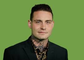 Douwe Bob is ‘op advies van de politie’ Nederland uitgevlucht